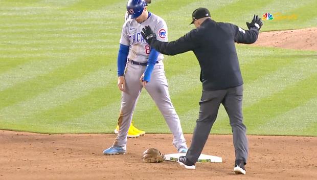 Cubs' Ian Happ Had the Strangest Stolen Base of the MLB Season After Basically Stealing the Fielder's Glove