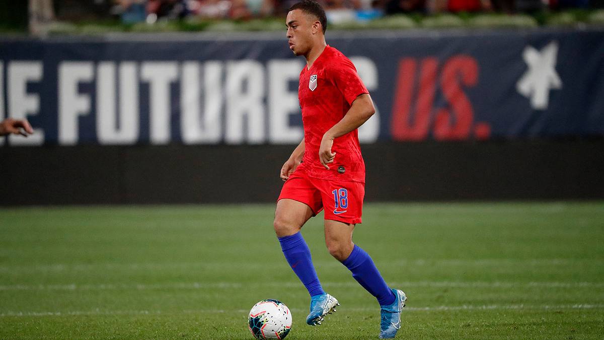 Bayern Munich or Barcelona? For Sergiño Dest, an Elite Pair of Options
