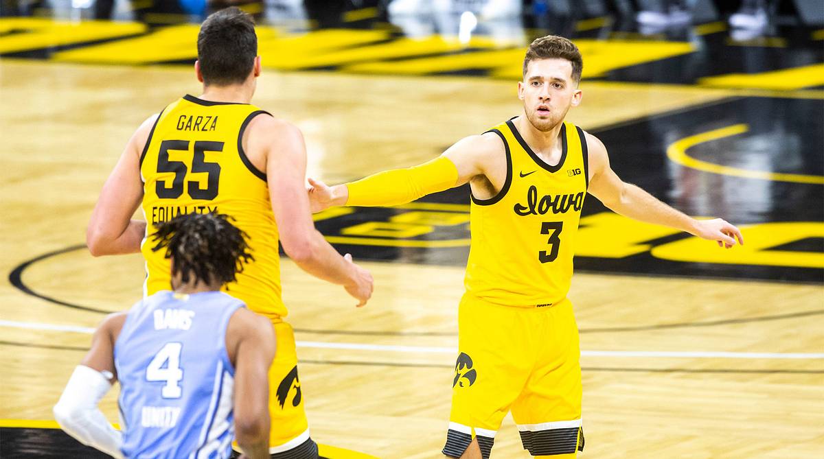 Jordan Bohannon Leads Four Players in Double Figures in No. 3 Iowa's Win Over No. 16 North Carolina