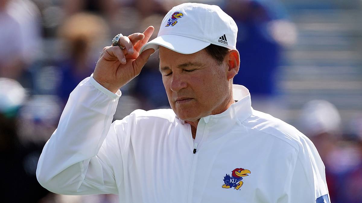 Kansas AD Claims It's 'Debatable' If Les Miles Lied in 2018 Hire Interview