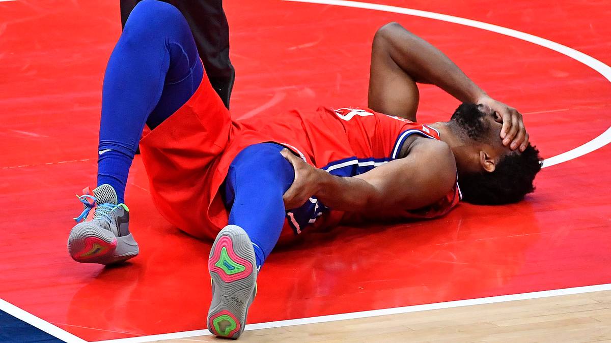 Joel Embiid Injures Left Knee, Leaves Game vs. Wizards
