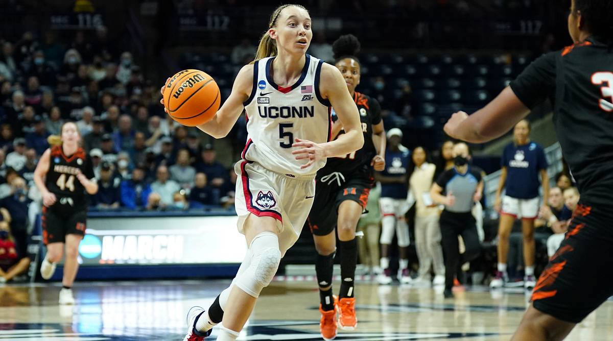 Paige Bueckers Takes on Expanded Role As Women's Tournament Enters Second Round