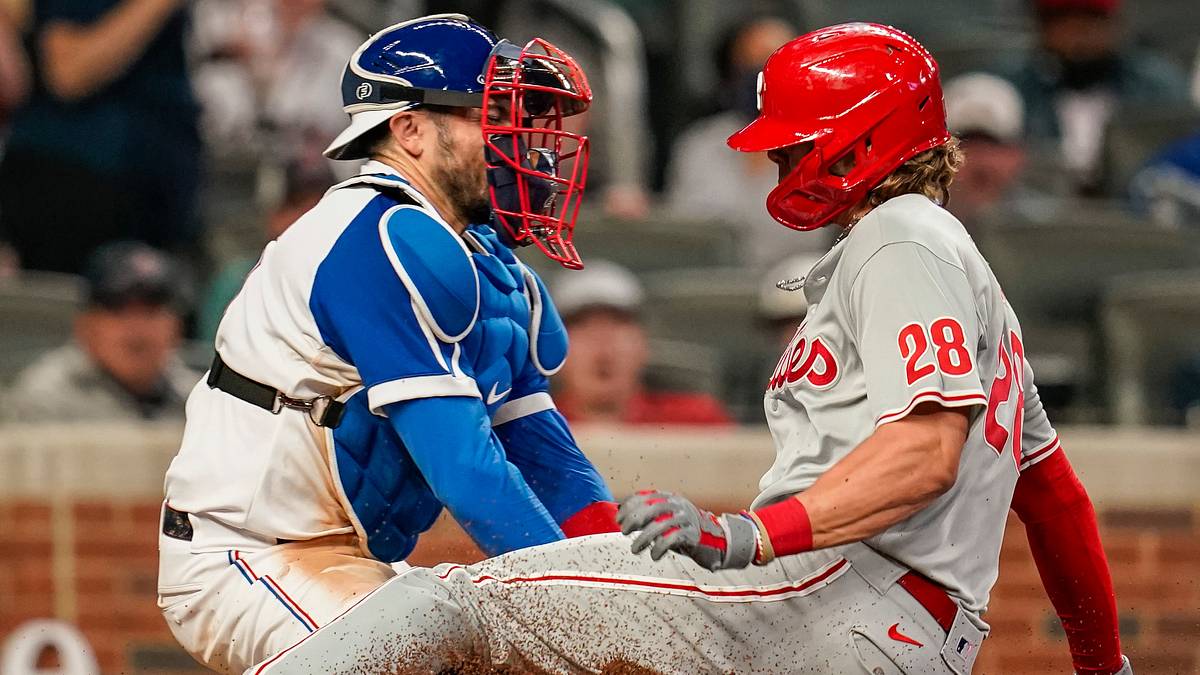 Phillies Edge Braves on Controversial Call at Home Plate