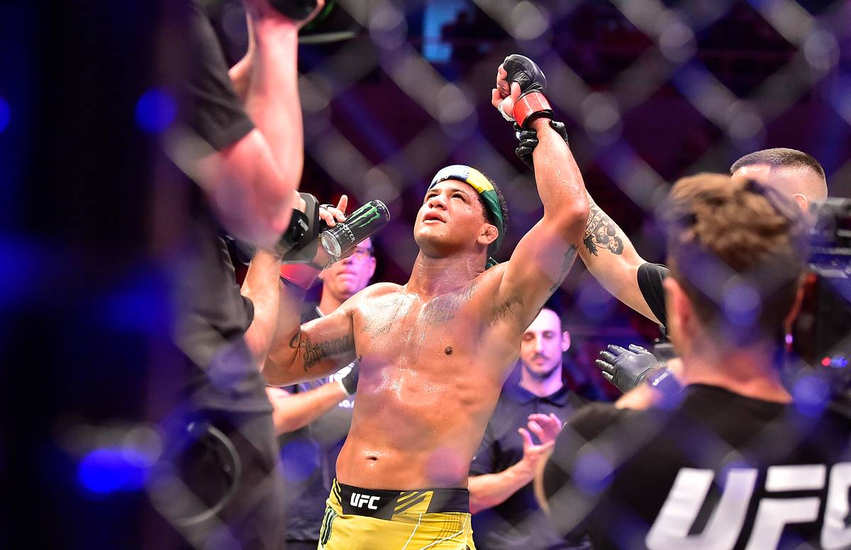 UFC 283: Gilbert Burns Crushes Neil Magny in First-Round Submission