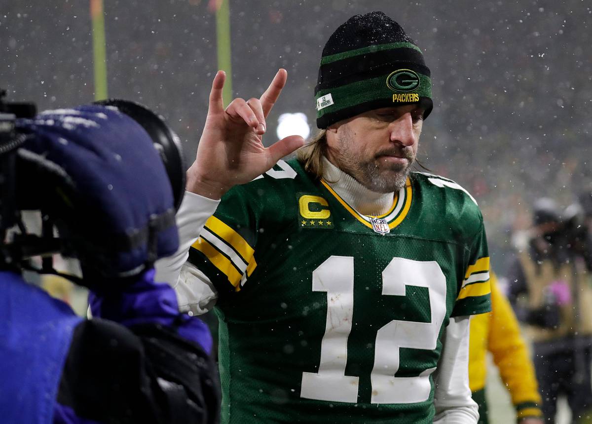 Aaron Rodgers's Eight-Letter Tweet Throws NFL Twitter Into Chaos