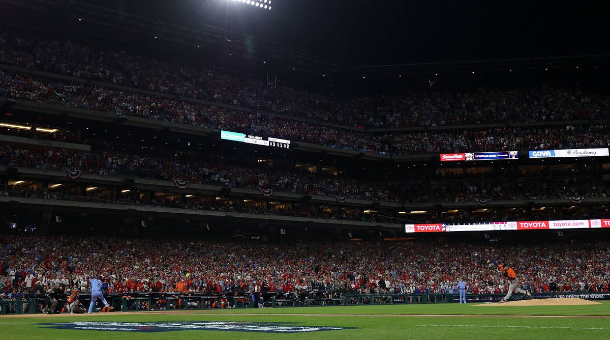 Phillies Fan Who Ran On Field During Game 5 Leveled By Security