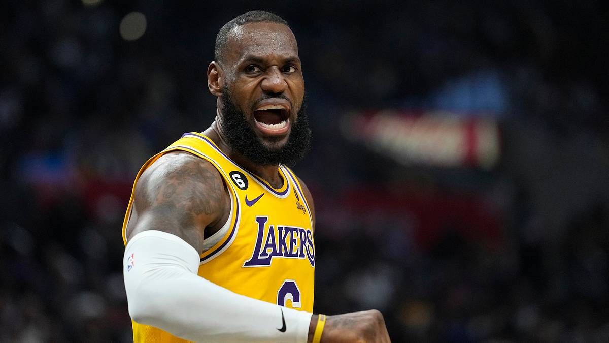Lakers' LeBron James Dealing With Hip Abductor Strain