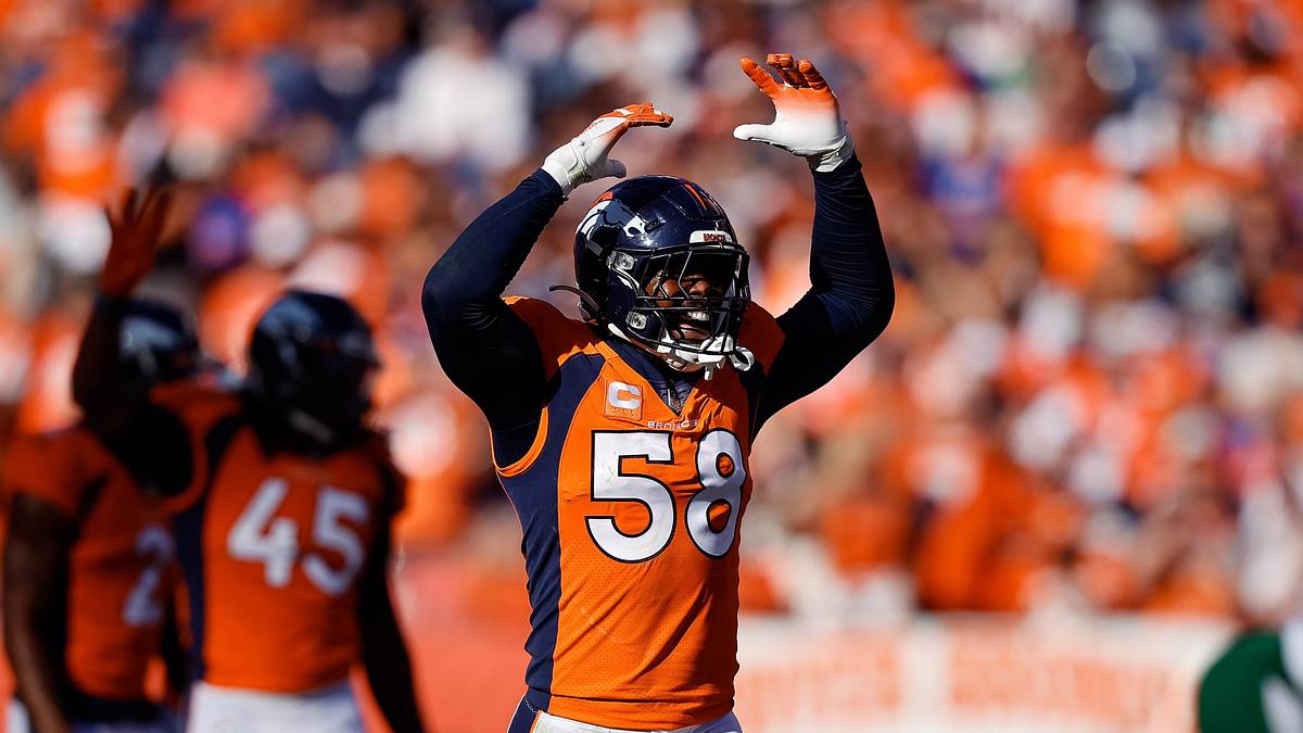 Broncos LB Von Miller Injures Ankle vs. Browns