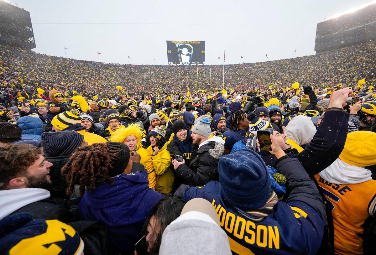 Juwan Howard Shares Congratulatory Hug With Jim Harbaugh After Michigan Win