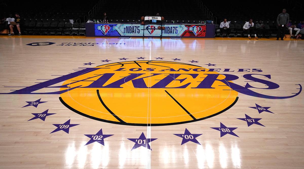 Lakers Owner Jeanie Buss Tweets Emotional Kobe Bryant Message 15 