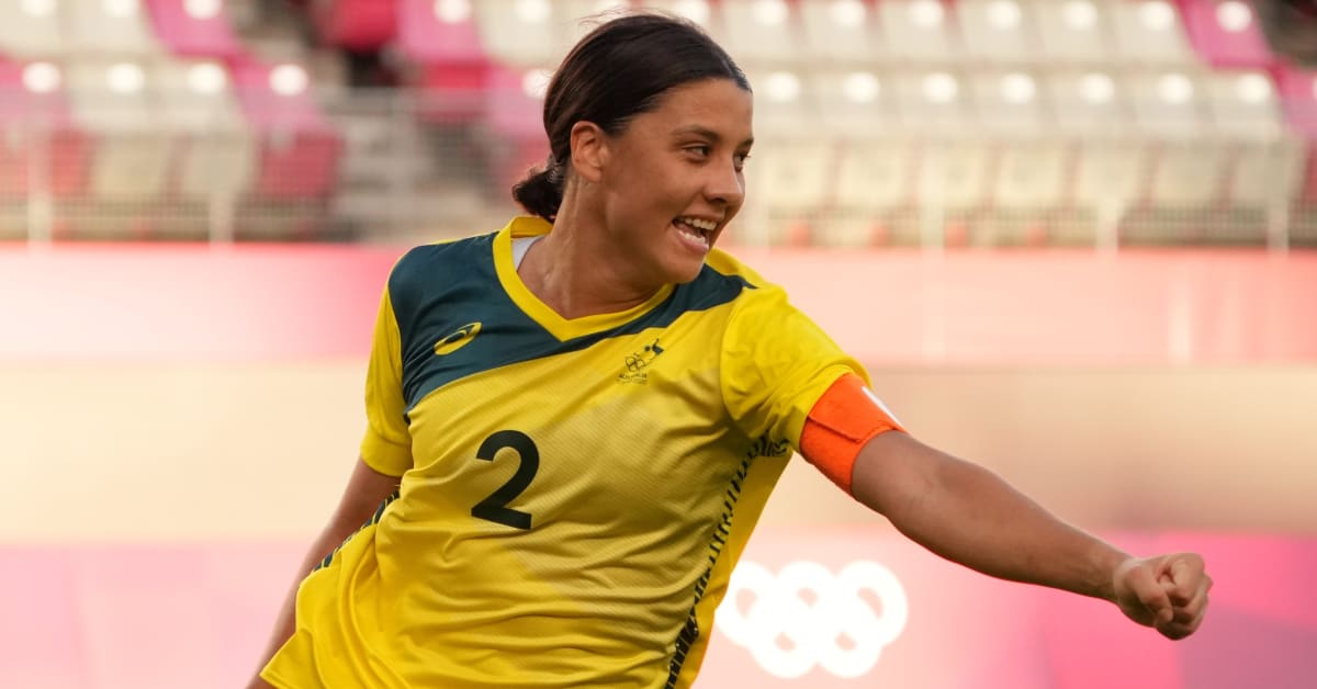 Watch: Sam Kerr takes down pitch invader, receives yellow card - Sports