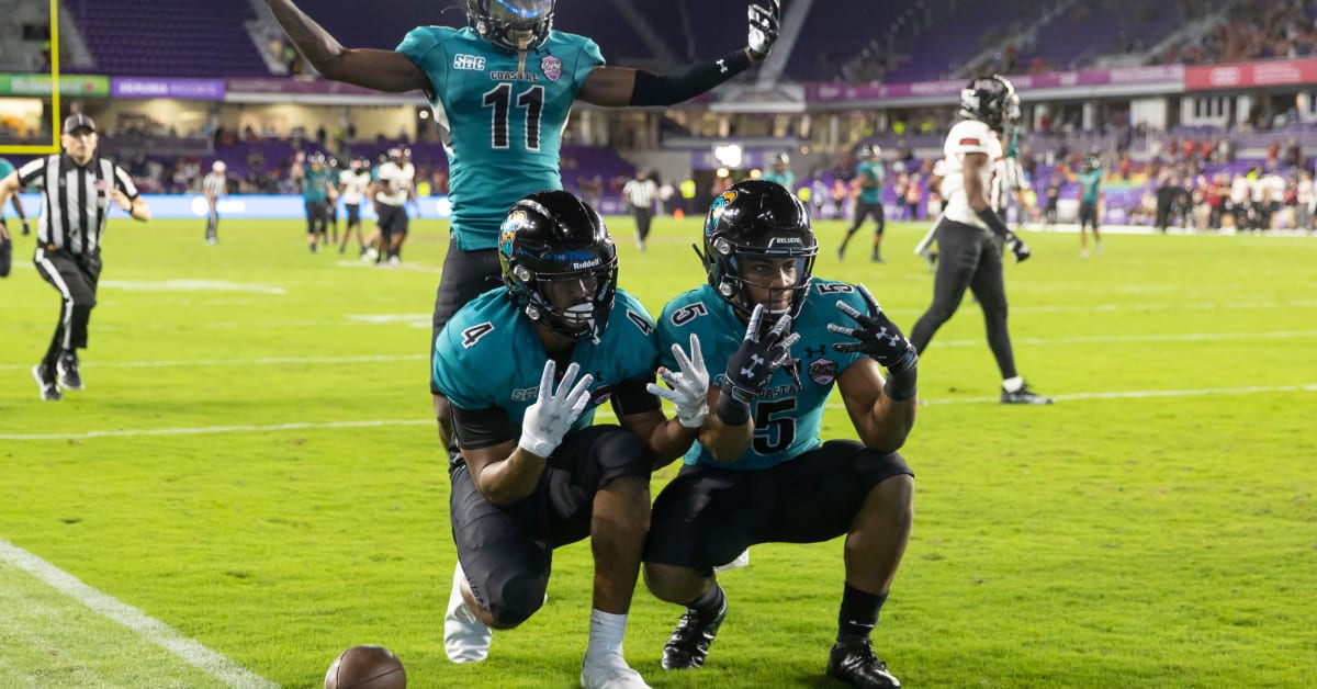 Coastal Carolina player tackles own teammate after fumble [VIDEO