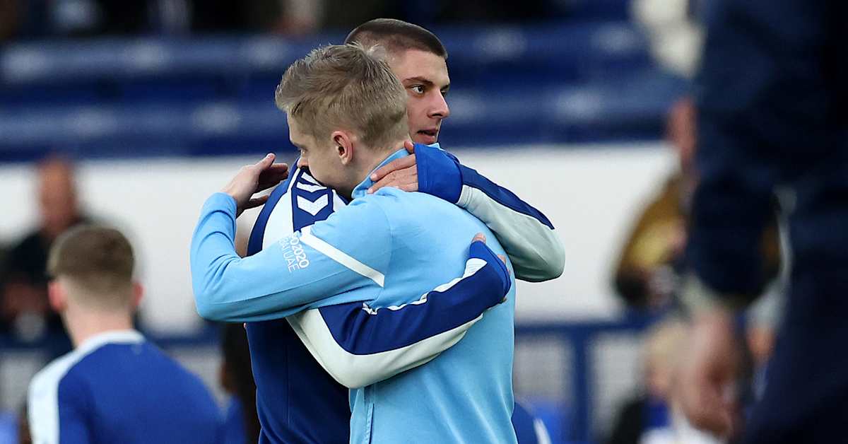 Zinchenko & Mykolenko hug as Everton & Man City don Ukraine flags