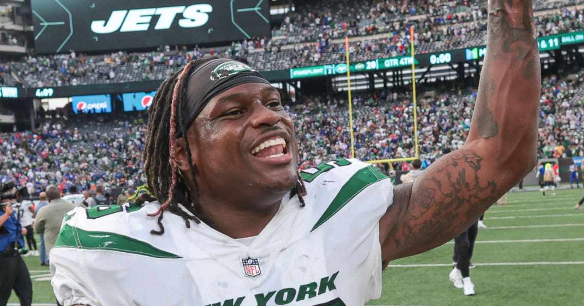 Jets’ Quincy Williams Channels the Grinch Before ‘TNF’ Game vs. Jaguars