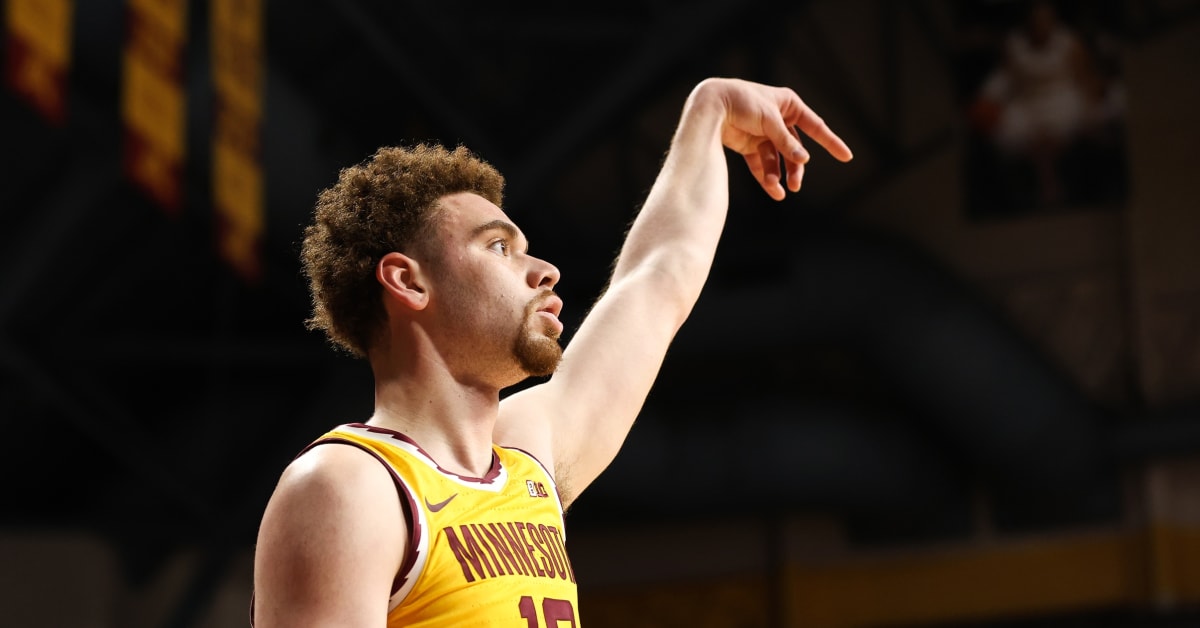 Watch Gophers' Jamison Battle's incredibly lucky, unintentional shot