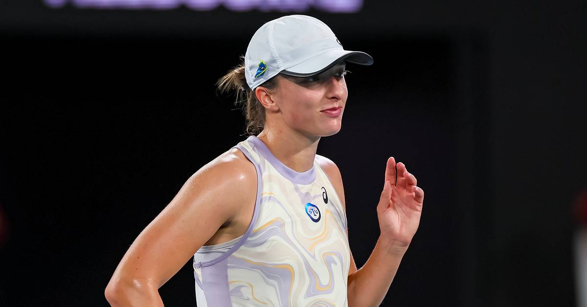 World No. 1 Iga Swiatek Upset at Australian Open by Elena Rybakina ...