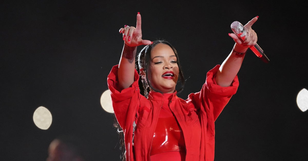 Rihanna's Subtle Hand Gesture During Halftime Show Has Fans Convinced ...