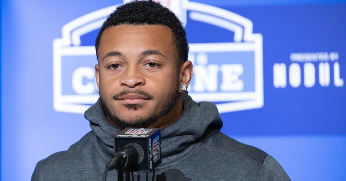 Deuce Vaughn Dallas Cowboys Scout Gets Emotional After Team Drafts His Son Sports Illustrated