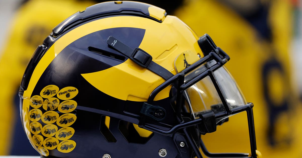 Michigan Staffer Connor Stalions Seen Relaying Signals on Sideline of