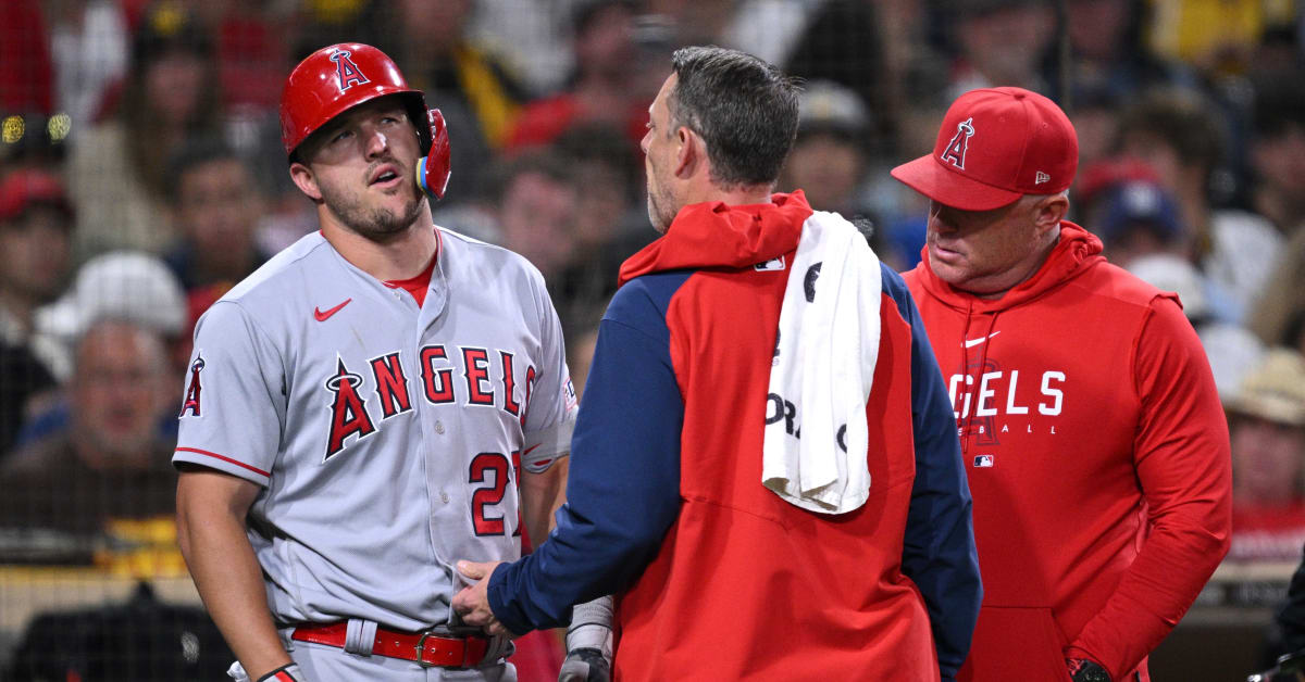 Angels Star Mike Trout Leaves Game With Apparent Wrist Injury Sports Illustrated