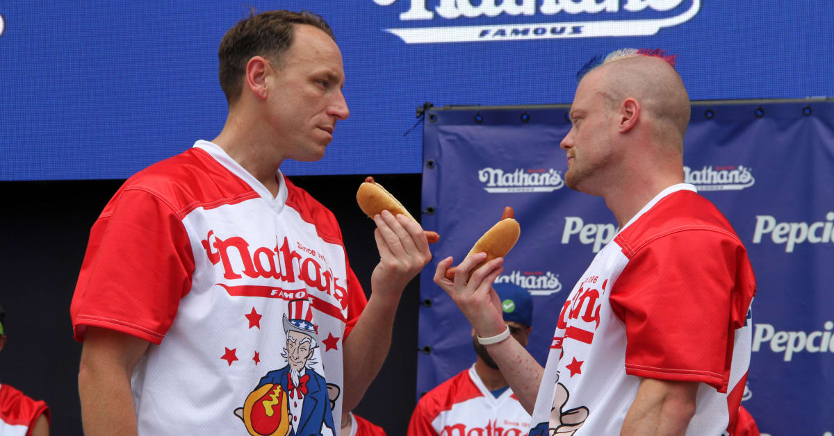 Joey Chestnut wins eighth straight Nathans Hot Dog Eating contest