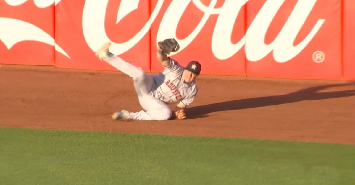 Oakland A's announcer fooled by sun on Jake Meyers catch (video