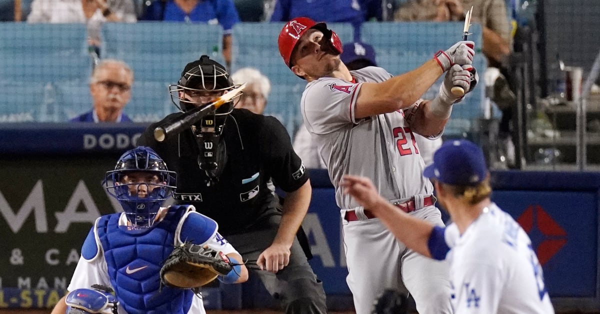 Umpire Exits Game After Being Struck in Face with Trout’s Broken Bat