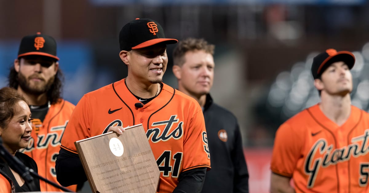 SF Giants Wilmer Flores wins 2022 Willie Mac Award Sports