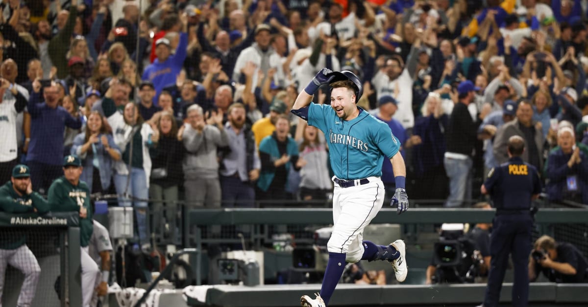 Mariners Broadcasters’ Amazing WalkOff Home Run Calls Going Viral