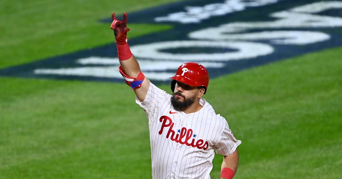 WATCH Kyle Schwarber Steals Second, Wins America Free Tacos from Taco