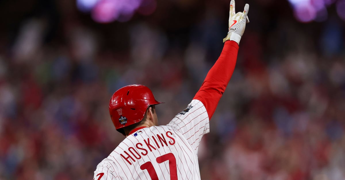 Photo of Phillies Star's Wife Buying 50 Beers for Fans Goes Viral - Sports  Illustrated
