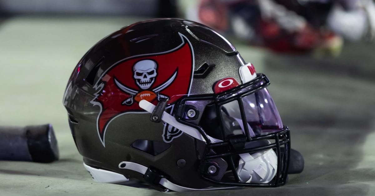 BAKER MAYFIELD SIGNED BUCCANEERS F/S STS SPEEDFLEX HELMET BECKETT QR