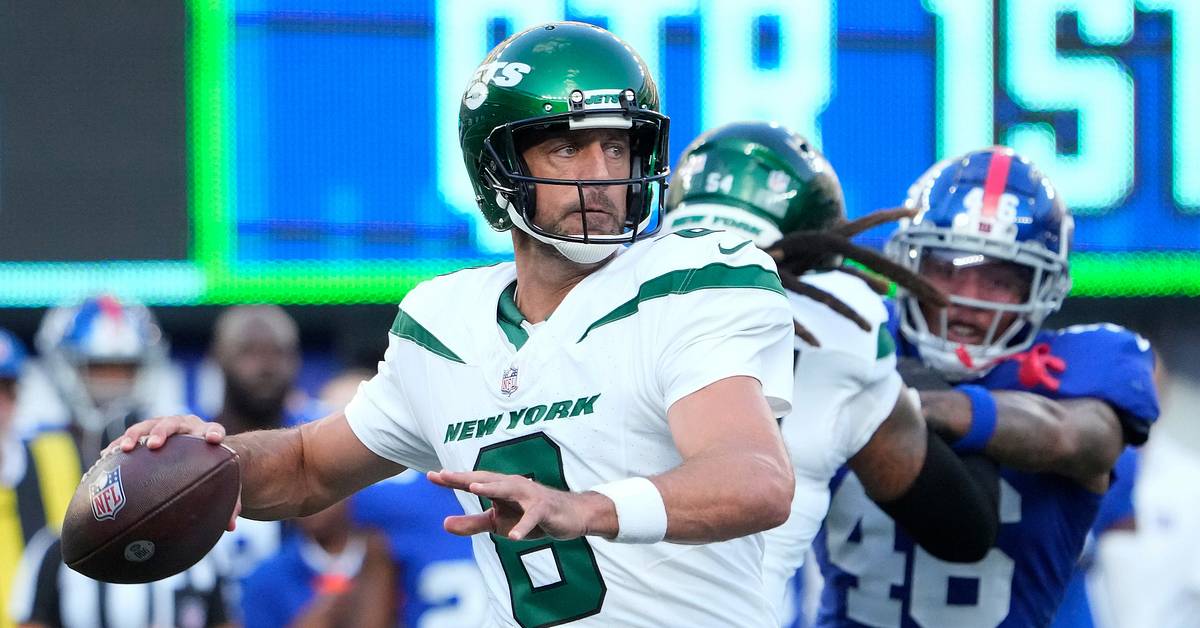 NFL World Wowed by Aaron Rodgers’ First Touchdown, Game With the Jets
