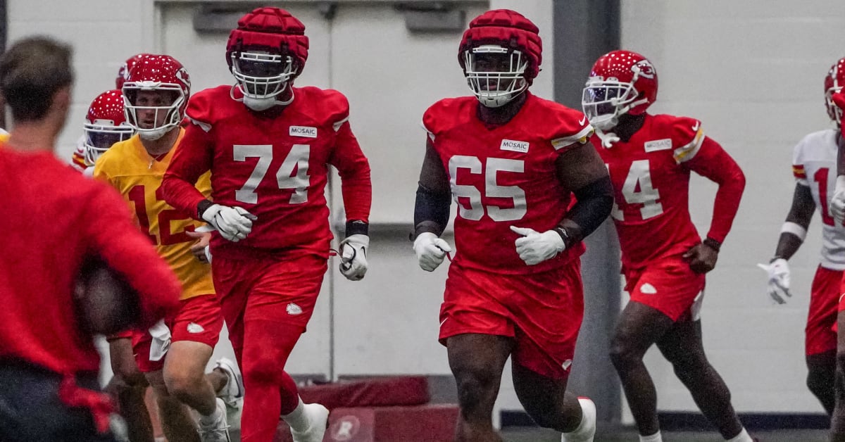 Former NFL Referee Chimes in on KC Chiefs RT Jawaan Taylor’s Alignment