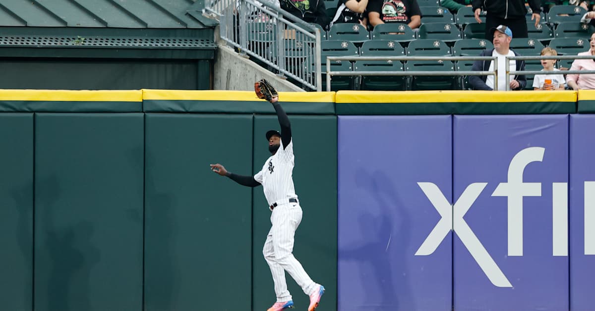 Outfielder Luis Robert Jr. is Chicago White Sox's Lone Gold Glove Award
