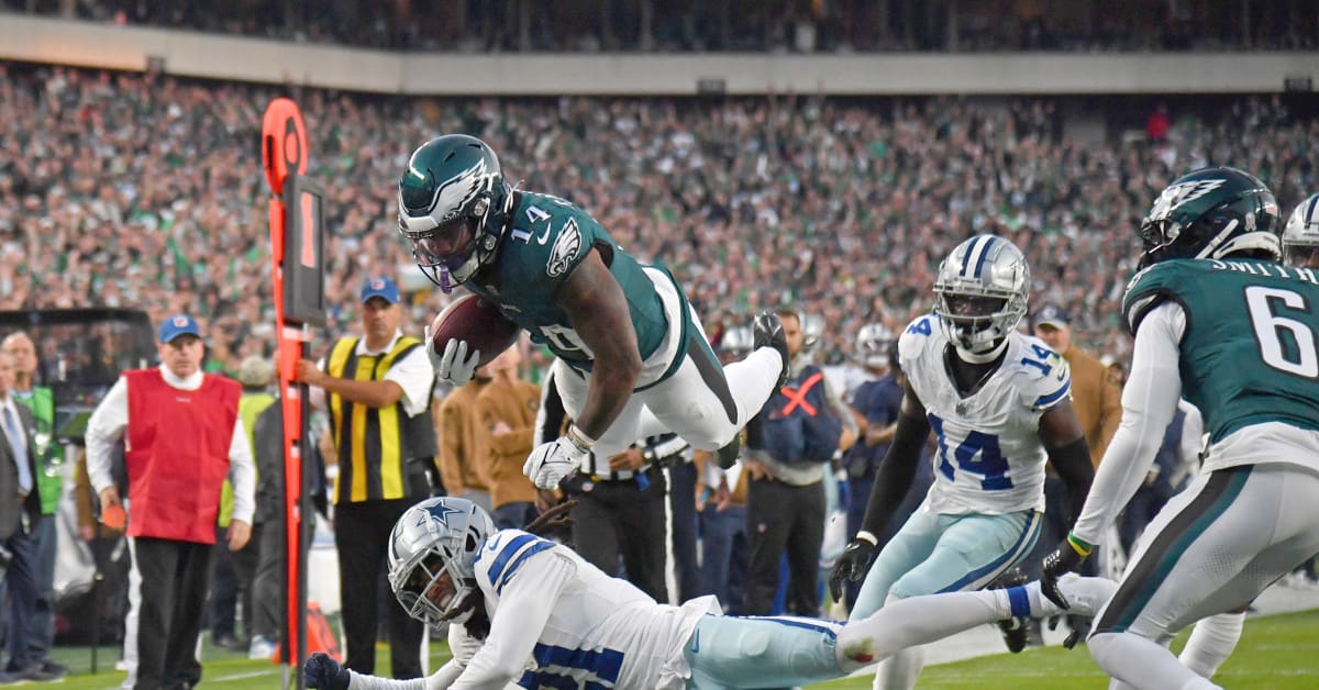 Philadelphia Eagles Survive Late Scare vs. Dallas Cowboys, Secure