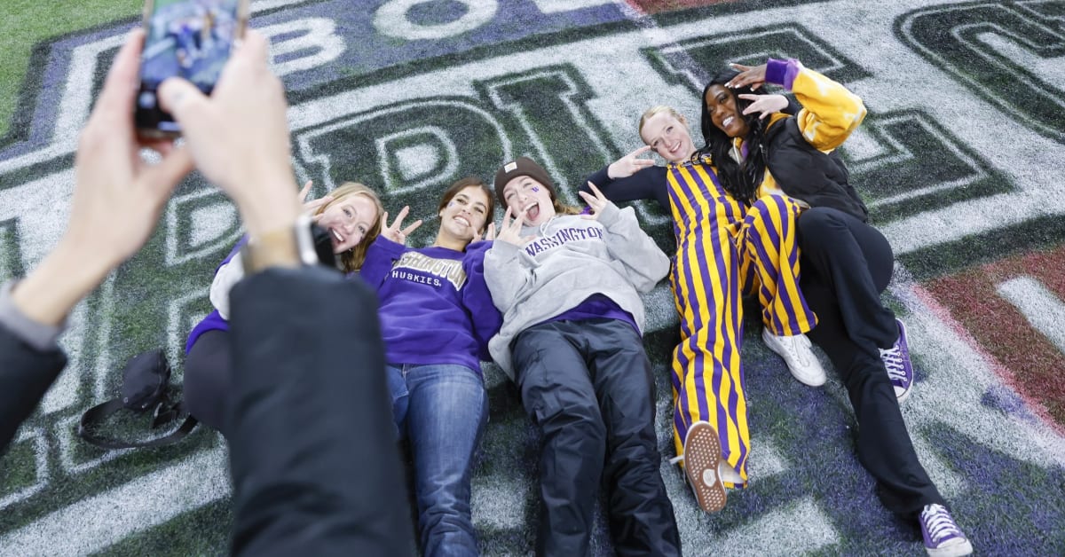 Huskies Bump Up One More Spot in CFP Rankings Before Facing Ducks