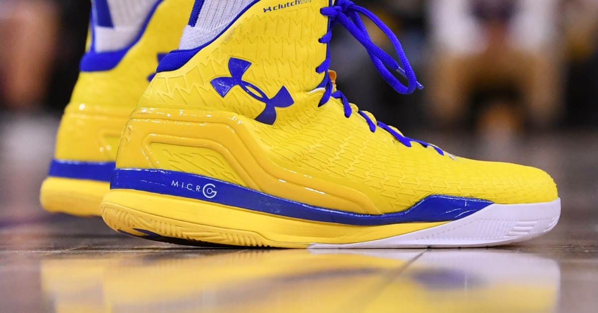 Stephen Curry Warms Up in Under Armour ClutchFit Drive - Sports Illustrated  FanNation Kicks News, Analysis and More