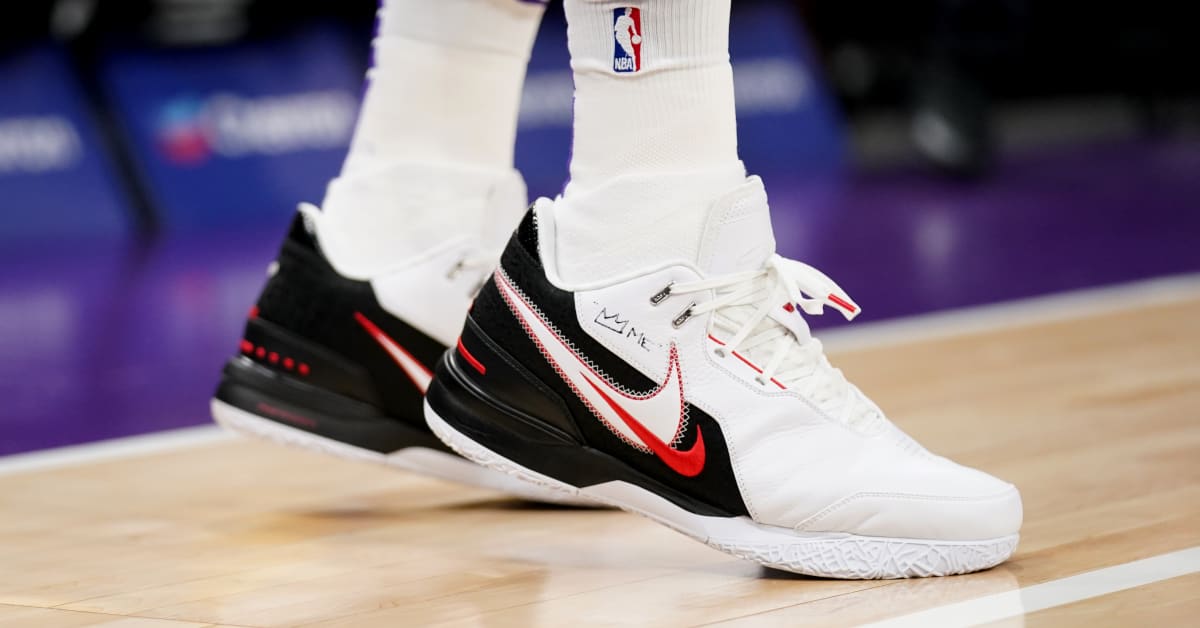 LeBron James' New Nike Sneakers Drop in Familiar Colorways - Sports  Illustrated FanNation Kicks News, Analysis and More