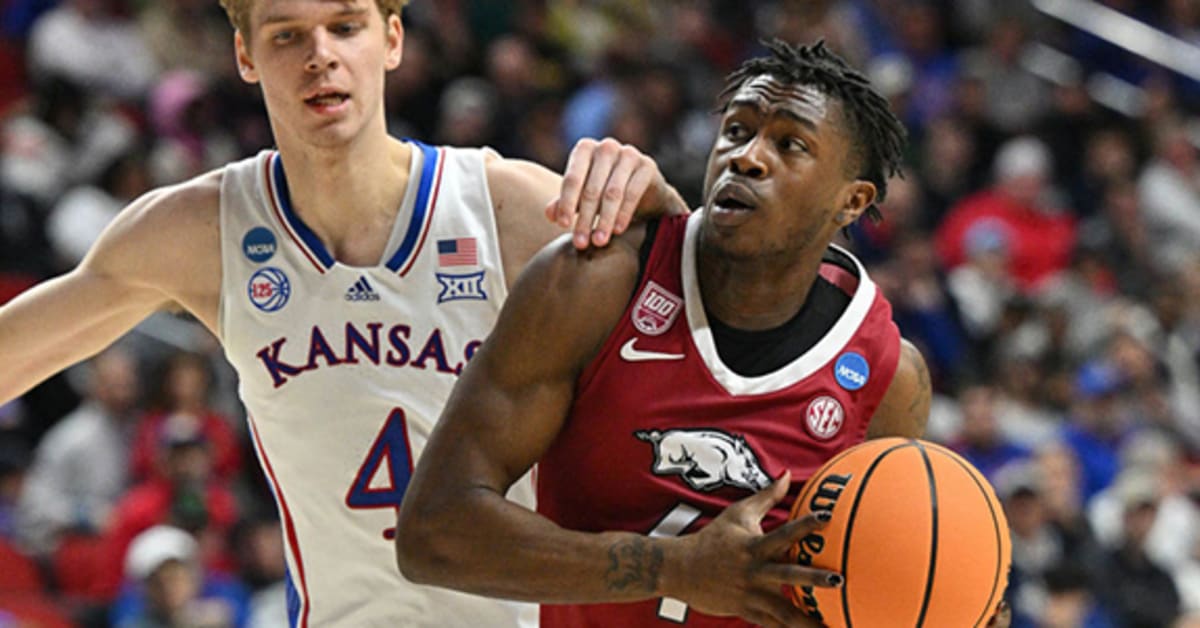 Photo of Davonte Davis Dunk Brings Back Big Memories for Many Razorback  Fans - Sports Illustrated All Hogs News, Analysis and More