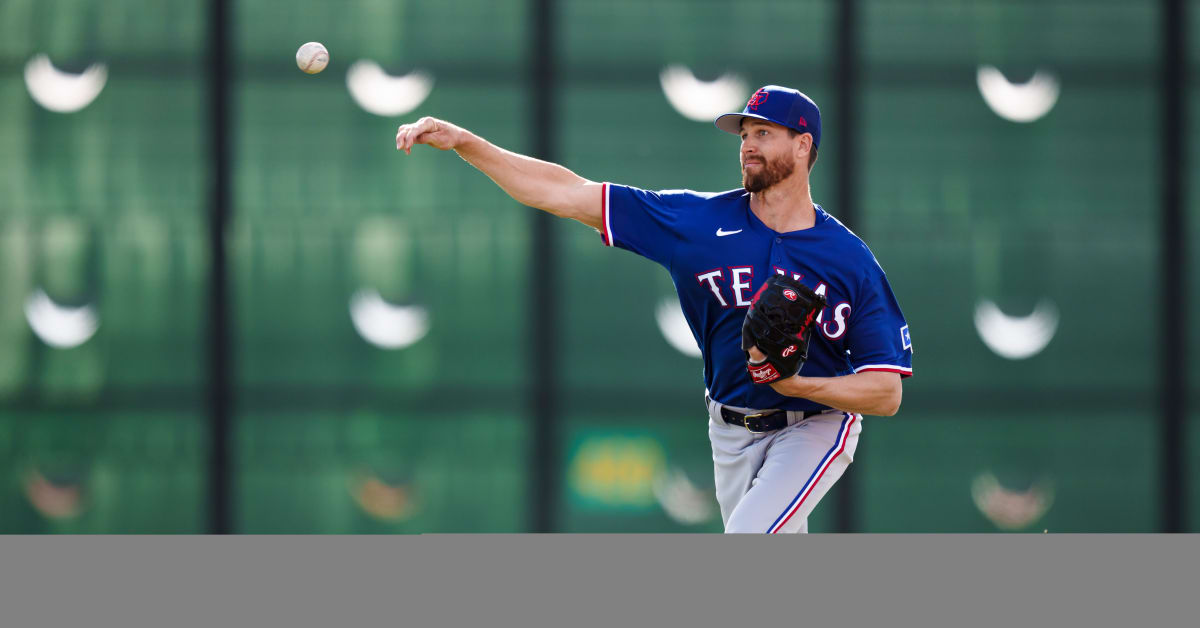 Jacob deGrom Throws First Time With Texas Rangers in Spring Training