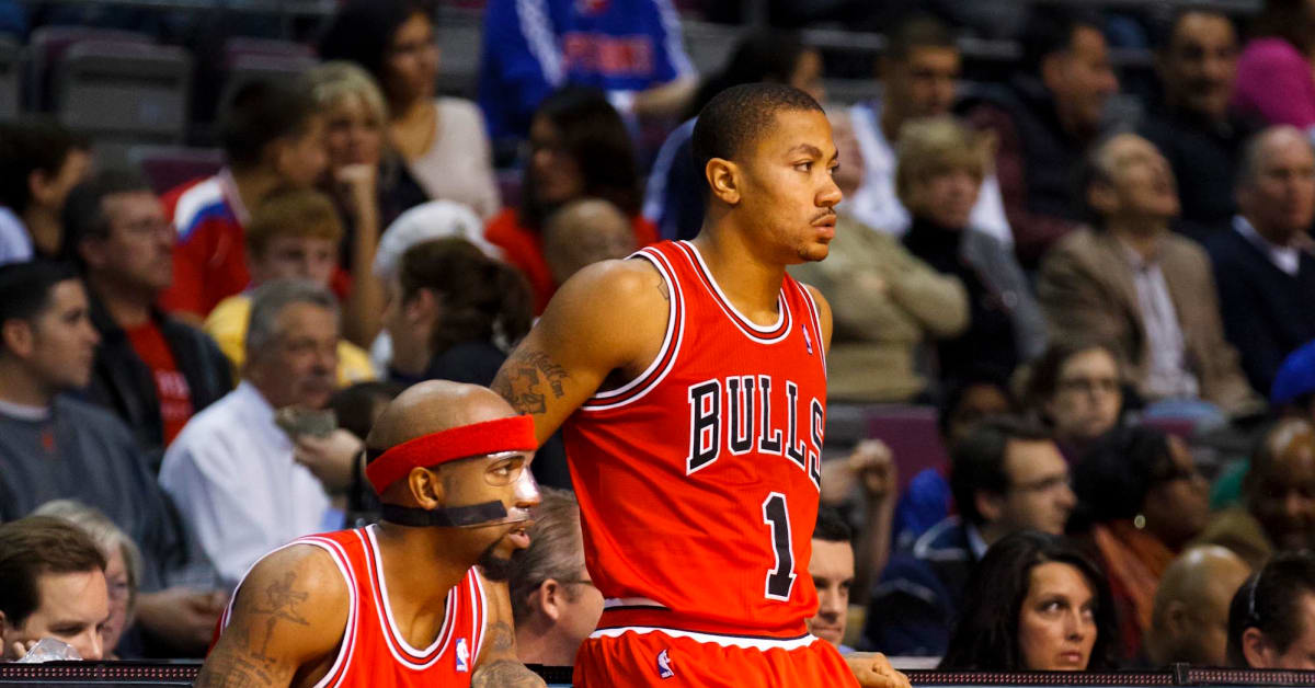 Derrick Rose to miss rest of the season after knee surgery