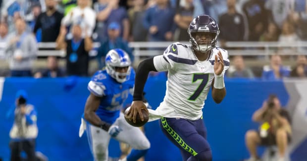 Seahawks Offense Explodes in First Half vs. Lions