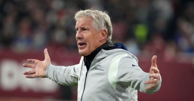 Pete Carroll's Intervention: Why Does Seahawks Coach Chew So Much Gum? -  BVM Sports