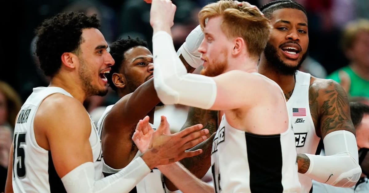 Providence vs. Kentucky Free Throw Attempt Gets Stuck on Rim in