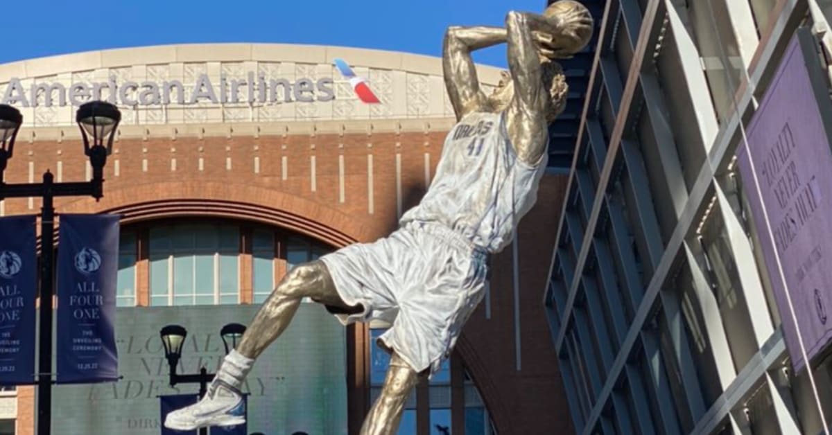 WATCH Dallas Mavs Unveil Dirk Nowitzki's Statue Ahead of NBA Christmas