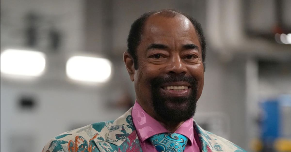 EXCLUSIVE New York Knicks Legend Walt 'Clyde' Frazier Talks Future Sports Illustrated New