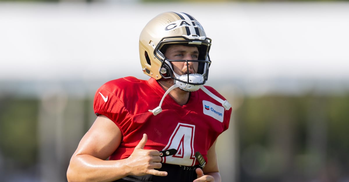 Saints Post Eye-Opening Picture of a Totally Jacked Derek Carr at