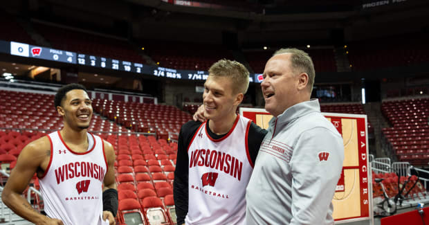 WATCH: Wisconsin guard Isaac Lindsey surprised with a scholarship