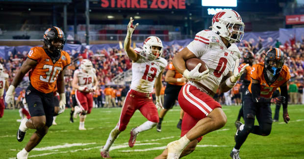 Guaranteed Rate Bowl: Game notes and top plays for Wisconsin